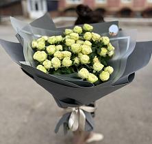 Букет Белые кустовые розы Солинеро в Ойсхаре