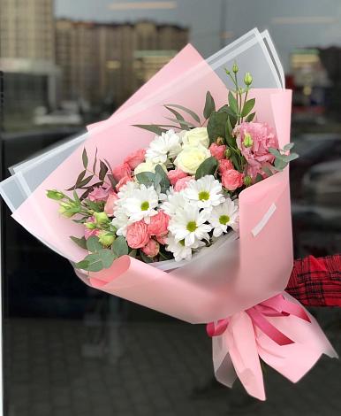 Букет цветов из: Розы, Лизиантусы и Хризантемы в Ойсхаре
